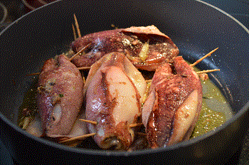 Squid stuffed, in pan