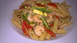 Cooking on holiday: zucchini pasta and shrimp