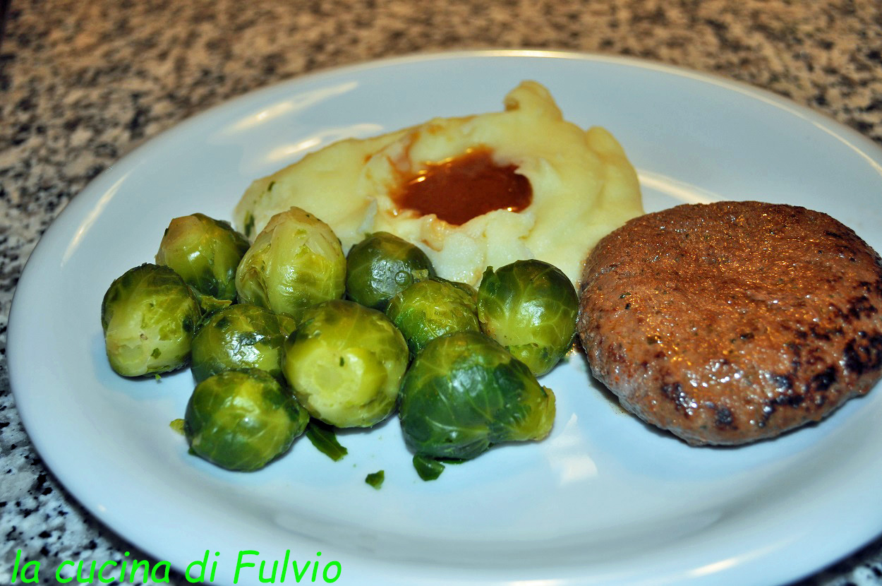 Swiss beef with sprouts and mashed potatoes, light recipe