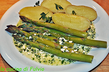Asparagus with new potatoes and cottage cheese