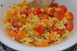 pasta and vegetable salad (light snack)
