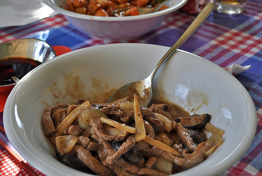 Beef with bamboo and Chinese mushrooms