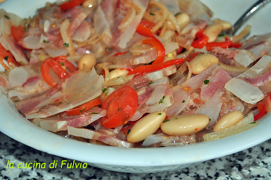 "Nervetti" Salat mit Bohnen und Zwiebeln