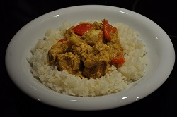 Pollo al curry con riso basmati profumato