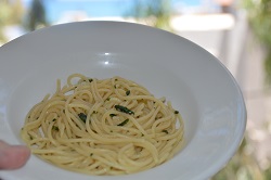 Cooking on vacation: spaghetti with anchovy butter